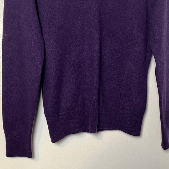 Lands' End 100% Cashmere Purple Classic V-Neck Quiet Luxury Preppy Sweater Sz XS - Picture 4 of 8